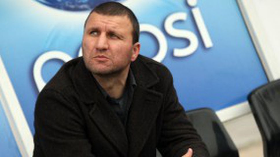 Лаптопа: Не бива да се отпускаме