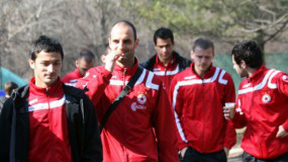 Играчите на ЦСКА напълниха джобовете с пари (вижте видео)