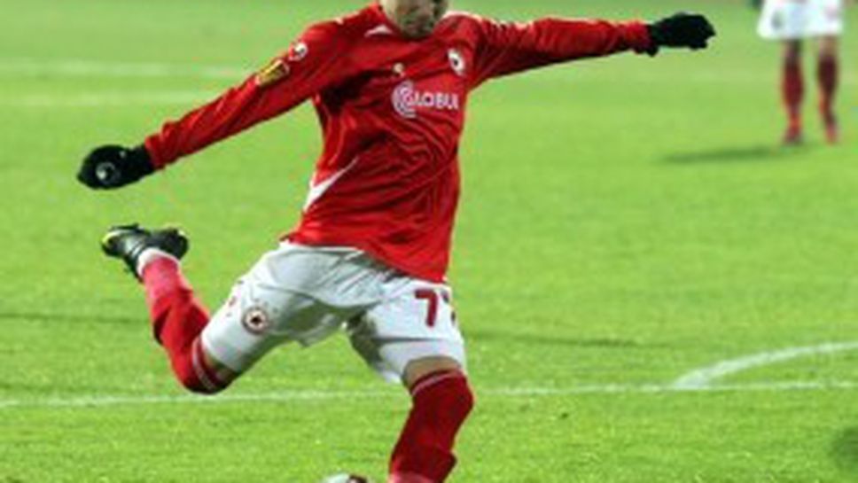 Аякс гледа двама от ЦСКА срещу Литекс