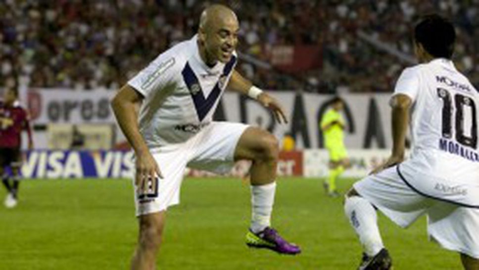 Необичаен мач изкачи Велес на върха в Аржентина