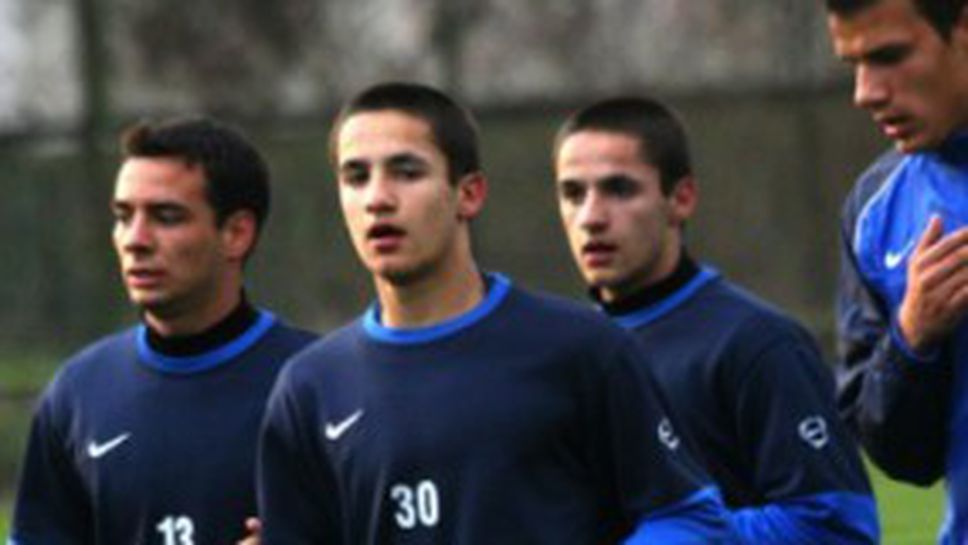 Звездите на Левски и треньорите възхитени от лудите близнаци (снимки+видео)