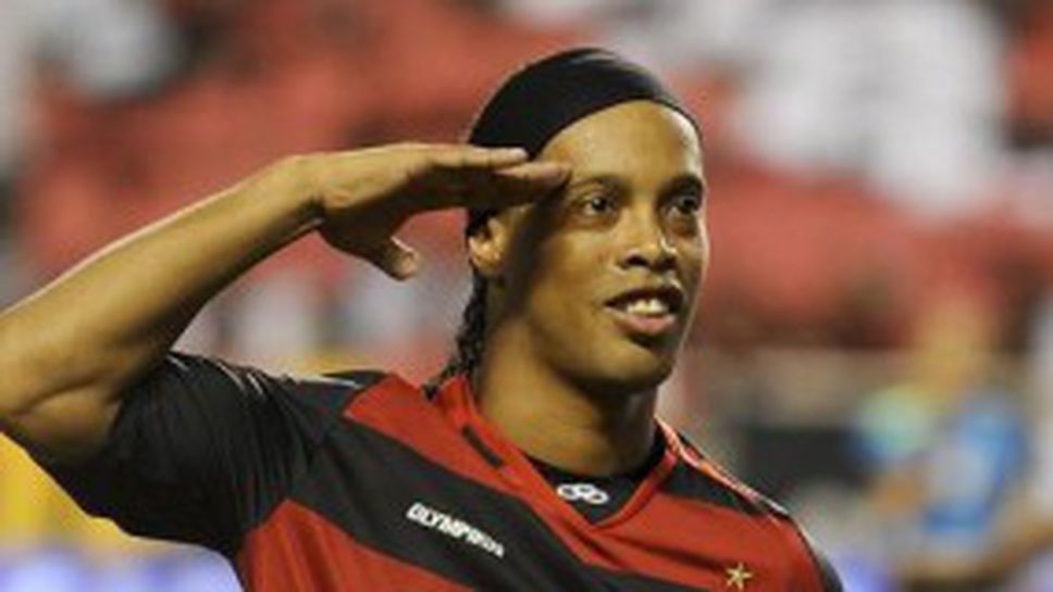 Роналдиньо се размина с тежка контузия