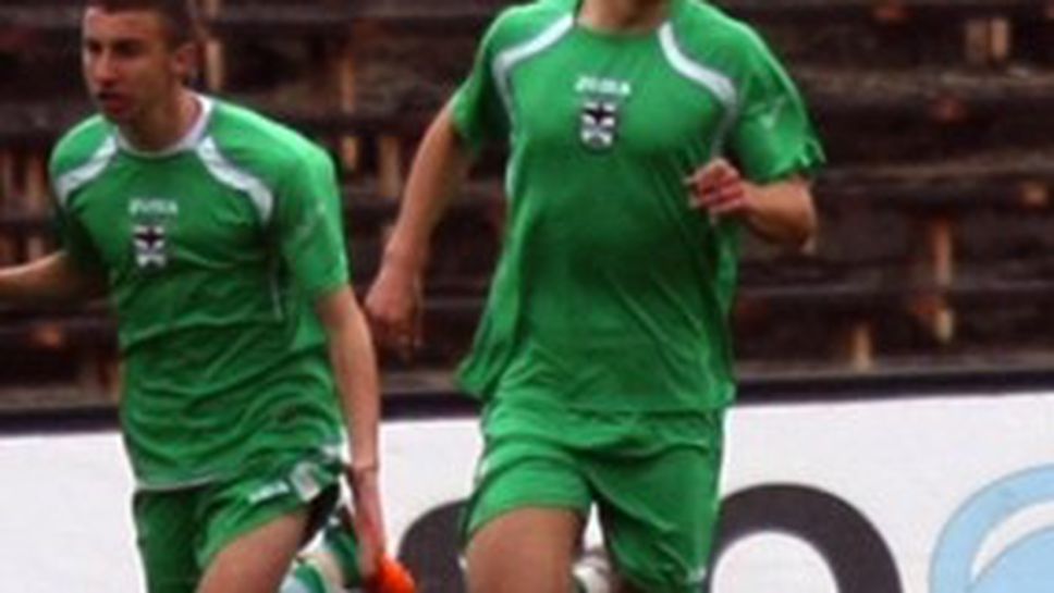 Левски намазва от кризата в Пирин, Наков убеждава двама за "Герена"