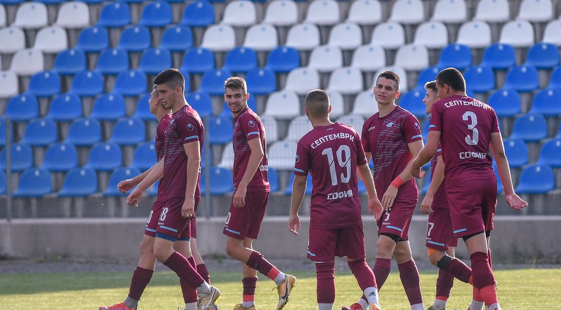 Септември U17 разби Ботев (Пд)