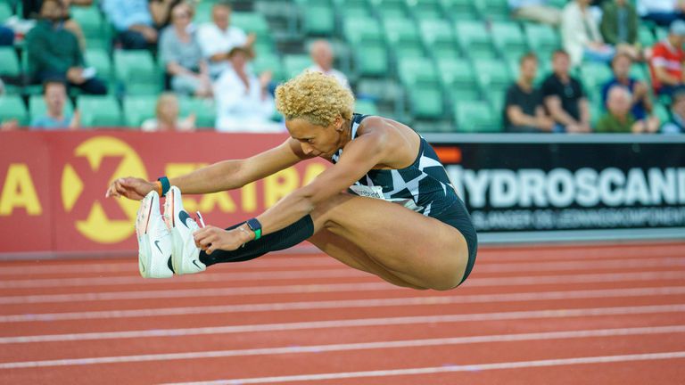 Олимпийската и световна шампионка в скока на дължина Малайка Михамбо