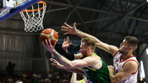  Двама баскетболисти от националния тим останаха в Истанбул 