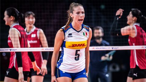 Въздушна целувка от Офелия Малинов за волейболните звезди на бъдещето