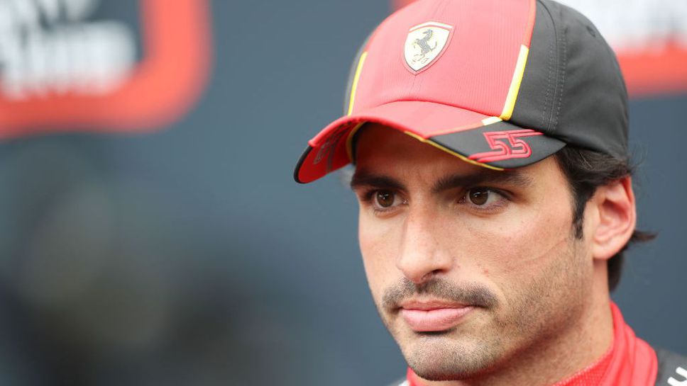 Карлос Сайнц спечели голф турнир и счупи купата