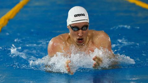 Любомир Епитропов влезе в полуфиналите на 200 метра бруст с второ време в сериите