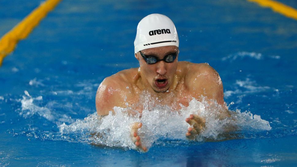 Епитропов остана извън финала на 200 метра бруст на Световното в Доха
