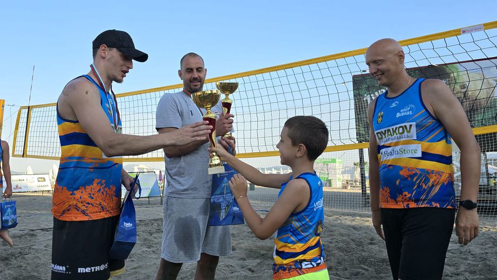 Георги Братоев и Калоян Балабанов (Ко-Го) спечелиха първия турнир Spirit of July Volley Beach Cup