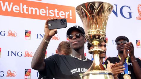 Световен шампион ще играе за 10-и отбор в НБА