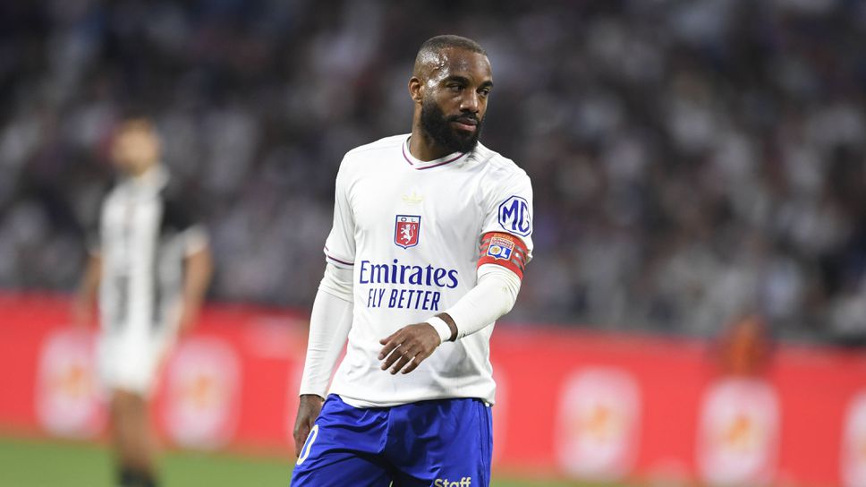 Бившият нападател на Лион Александre Лаказет е близо до договор