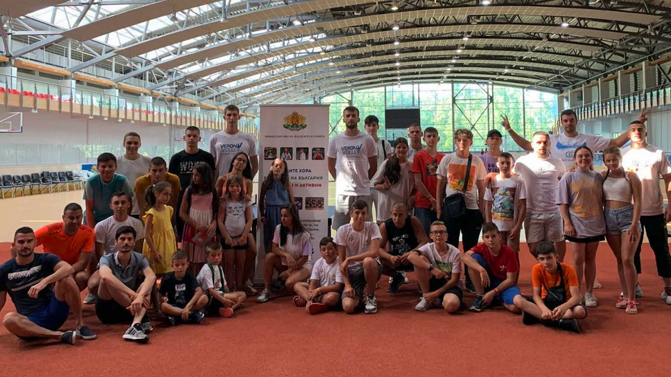 Турнир по тенис на маса събра волейболни играчи и младежи