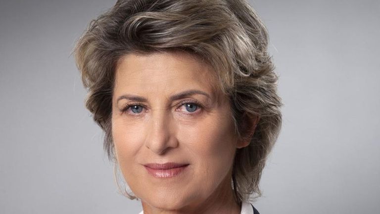 Лечева е родена на 20 май 1964 г във Велико