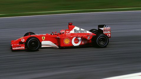 Продава се болид на Шумахер, донесъл исторически успех на Ферари