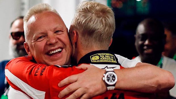 Бивш спонсор на Хаас се опитва да прибере болидите на тима