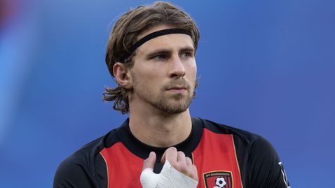 Защитник на Борнемут подсказа, че се надява на трансфер в ПСЖ