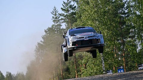 Нювил почти догони Рованпера в рали „Финландия“