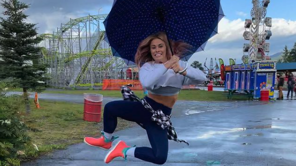 Пейдж Ванзант “разпали” страстите в оскъден бански