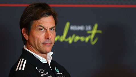 Тото Волф потвърди пилотите на Мерцедес за догодина