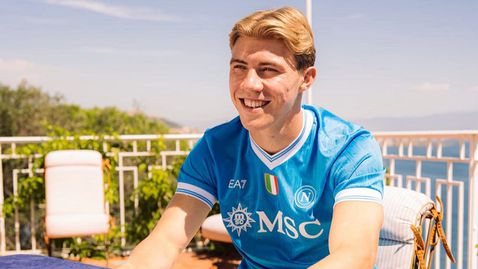 Наполи обяви сделката си с Манчестър Юнайтед за нападател