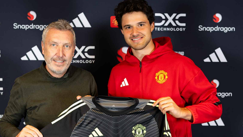 Манчестър Юнайтед купи съотборник на български национал