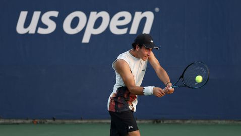 Иван Иванов и Александър Василев започнаха с двусетови победи на US OPEN