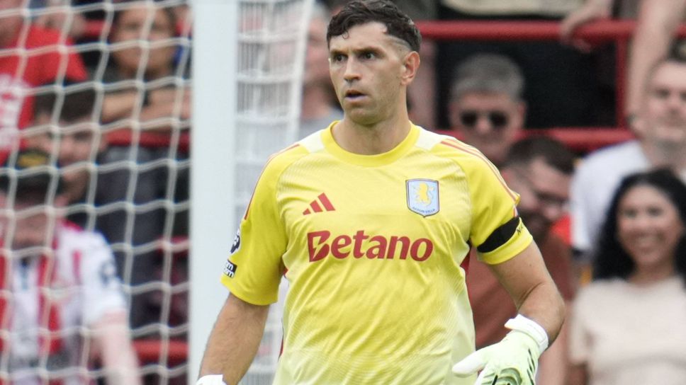 Манчестър Юнайтед се приближава до Емилиано Мартинес