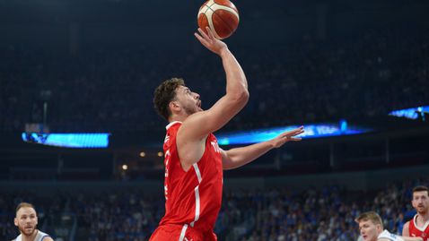 Шенгюн блести и пише история, Турция с поредна победа