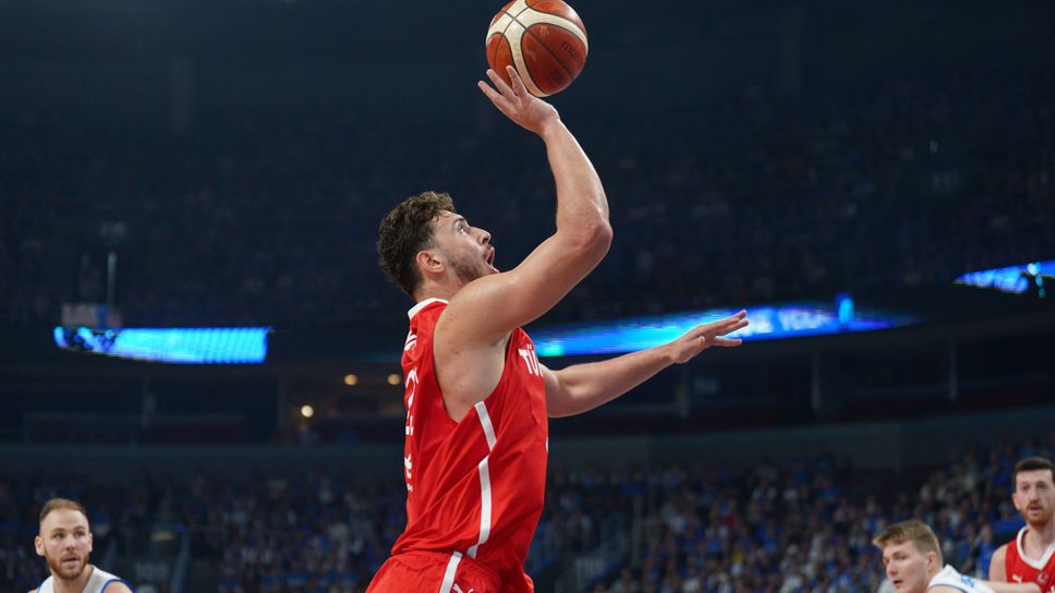 Турция вече е с 4 победи от 4 мача в