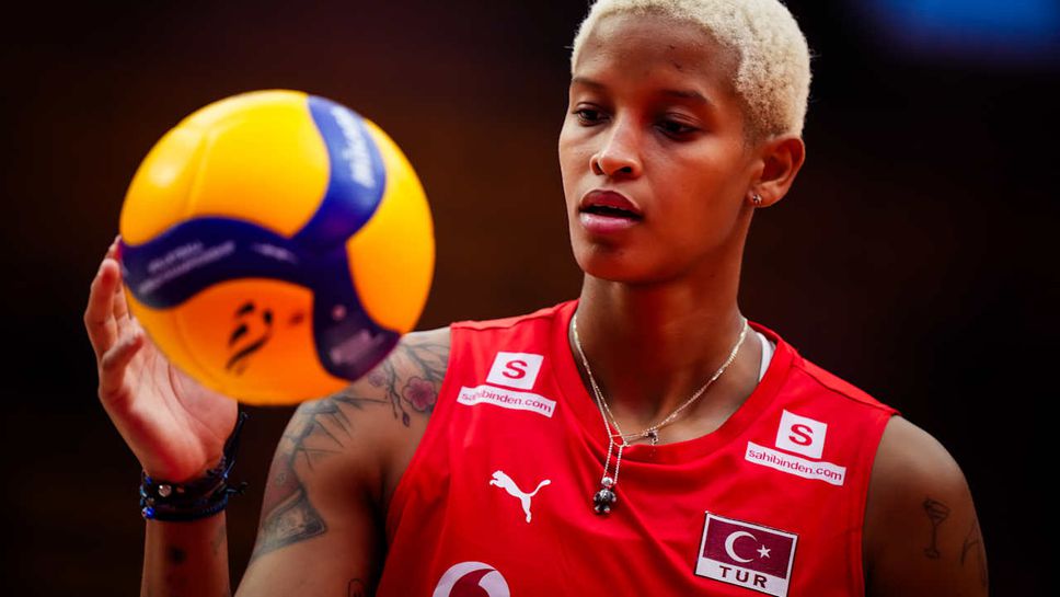 Волейболистките на Турция се затрудниха но отново достигнаха до чиста