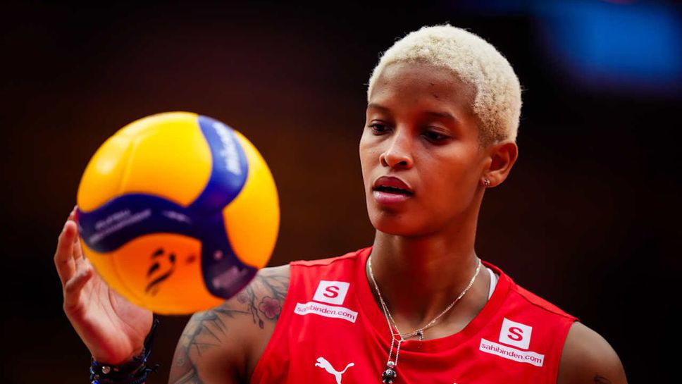 Турция се затрудни, но отново победи Словения с 3:0