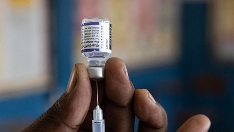 Ваксинираните футболисти ще пътуват без карантина за националните си тимове