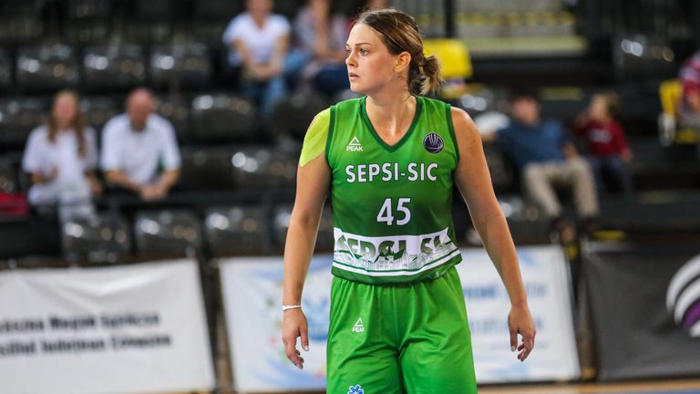 Капитанът на женския национален отбор по баскетбол Борислава Христова започна