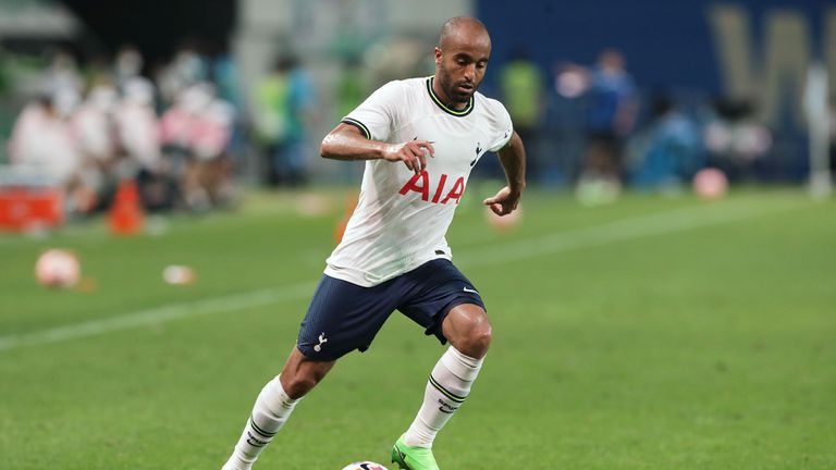 Крилото на Тотнъм Лукас Моура призна че е заинтригуван от