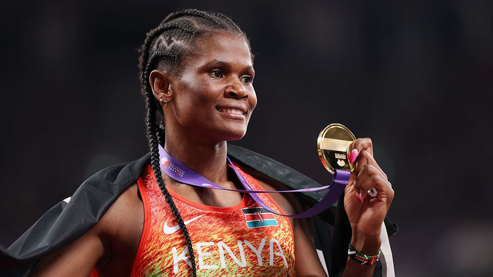 Световната шампионка на 800 м сподели какво е чувството да победиш ментора и най-добрата си приятелка Мери Мораа в Токио