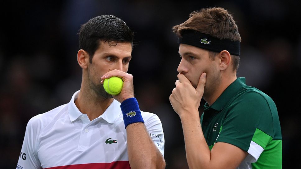 Джокович и Крайнович стартираха с победа на двойки в Париж