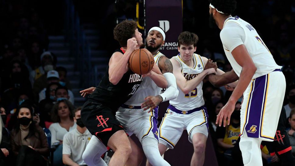 Кармело Антъни със страхотно включване от пейката за победа на Лейкърс срещу Хюстън
