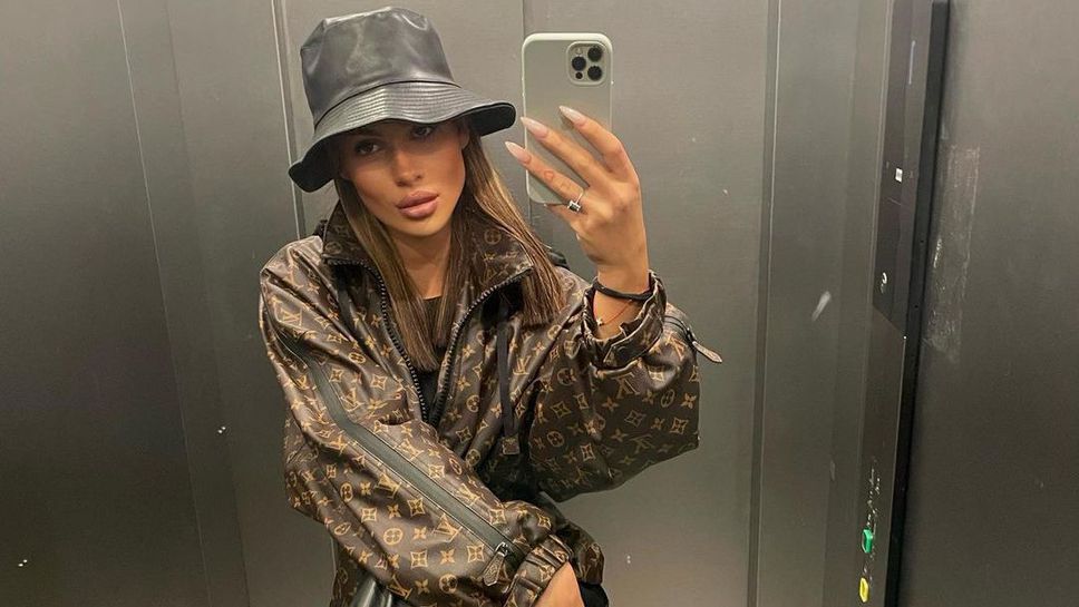 Габи събра погледите със секси визия за Хелоуин