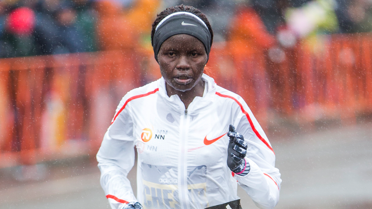 Сребърната медалистка на 10 000 метра от Африкански игри Гладис