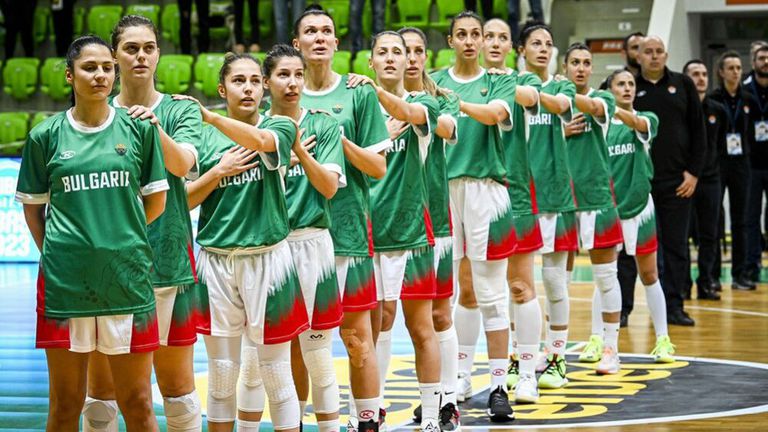 Селекционерът на женския национален отбор по баскетбол Стефан Михайлов избра