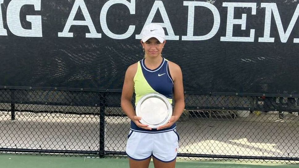 Ива Иванова и Йоана Константинова достигнаха до четвъртфиналите на двойки