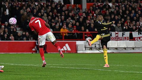 Нотингам спря победната серия на Манчестър Юнайтед