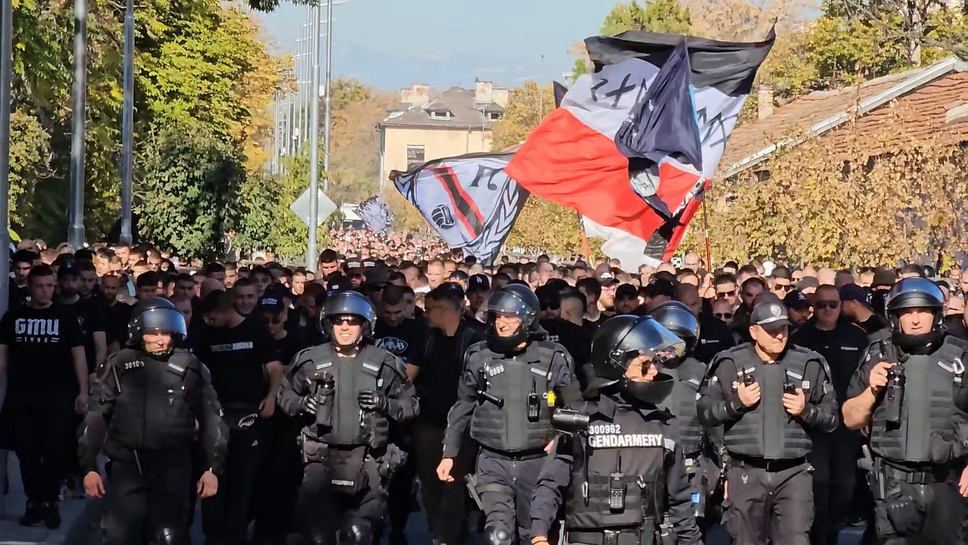 Феновете на Локо (Пд) се насочиха към "Лаута"