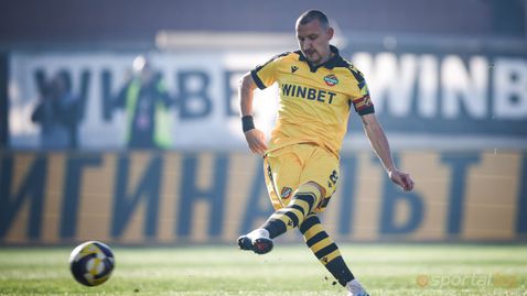 Ботев (Пд) без Тодор Неделев срещу Локо (София)