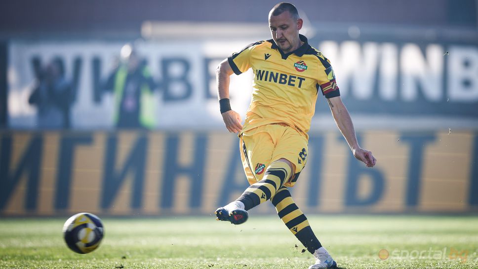 Капитанът на Ботев Пловдив Тодор Неделев поднови тренировки наравно със