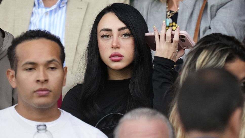 Певицата Ники Никол която наскоро се раздели с футболната звезда