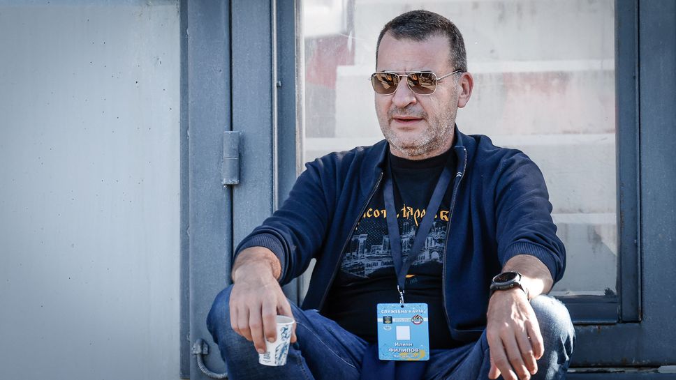 От Ботев се оплакаха, че спрели топлата вода на "Лаута" - Крушарски предложи да закара Филипов да се изкъпе в Долна баня, бил интригант