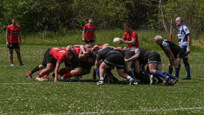 Състезатели на Ръгби и футболен клуб РФК Валяците Перник са